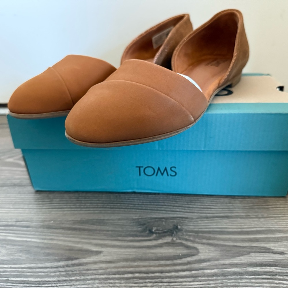 Toms flats - new - size 8